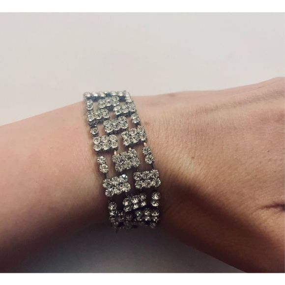 PRETTY SILVER SPARKLE BLING BRACELET - Picture 2 of 6